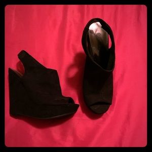 Black peep toe wedges